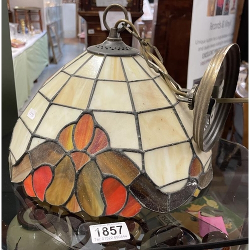 1857 - A Tiffany style lamp shade