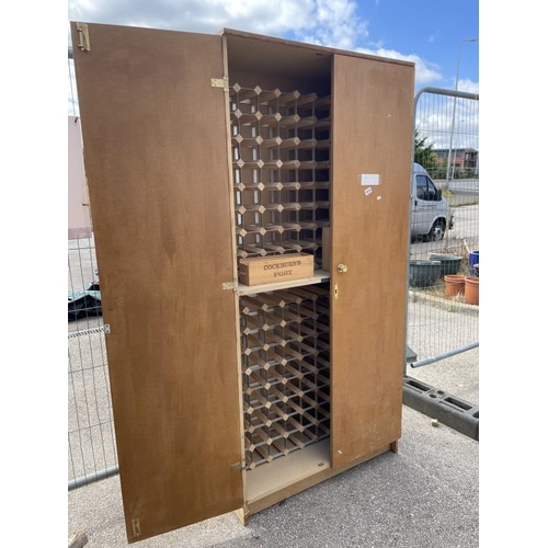 1814 - A wine cabinet