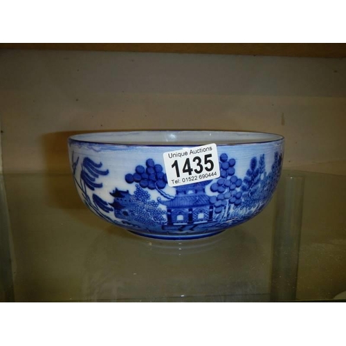 1435 - A blue and white bowl.