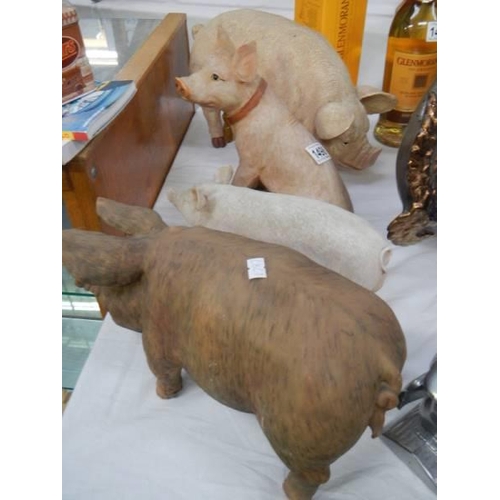 1498 - Four assorted ceramic pigs of different sizes. COLLECT ONLY.