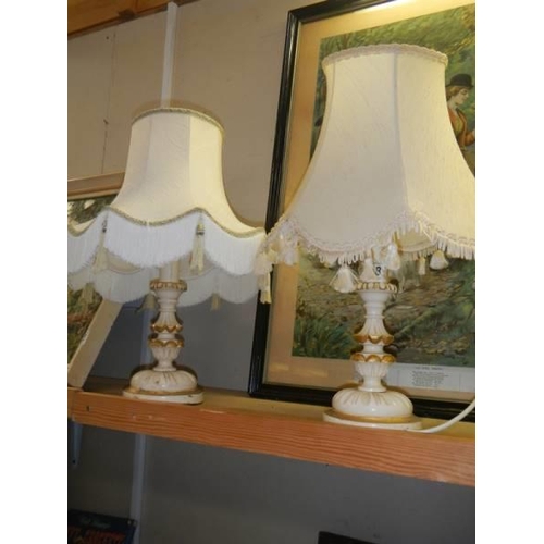 1518 - Two table lamps with shades.