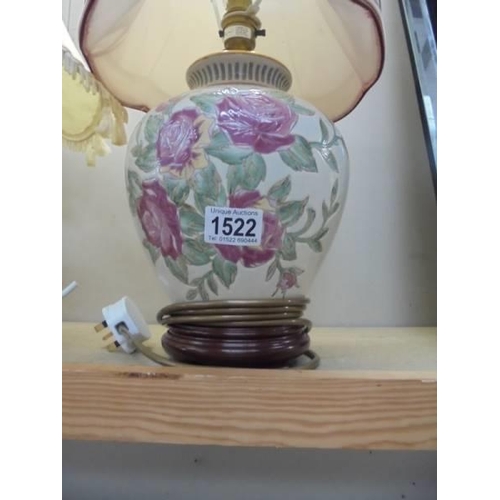 1522 - A ceramic floral decorated table lamp with shade.