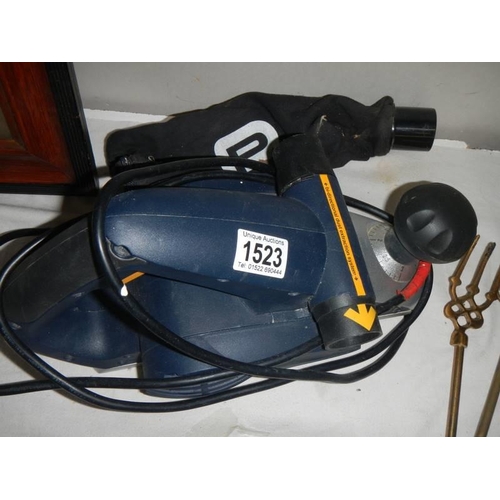 1523 - A good quality electric planer.