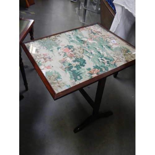 1563 - A tip top firescreen/table featuring horses. COLLECT ONLY.