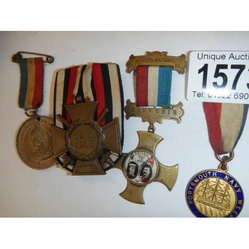 1573 - A mixed lot of medals and badges.