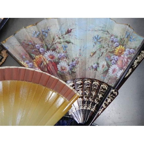 1610 - A collection of vintage fans.