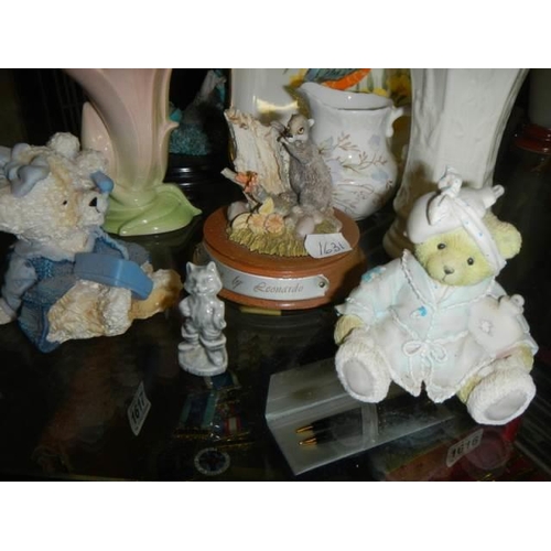 1615 - A mixed lot of ceramic items, figures etc.,