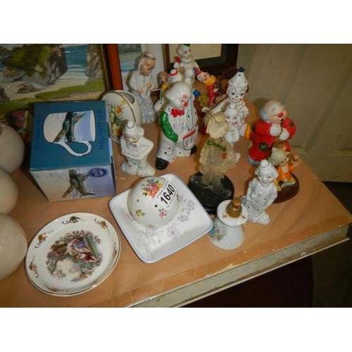 1640 - A mixed lot of ceramic clowns and other ceramic items.