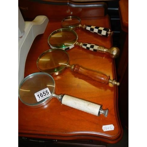 1655 - Four assorted magnifying glasses.