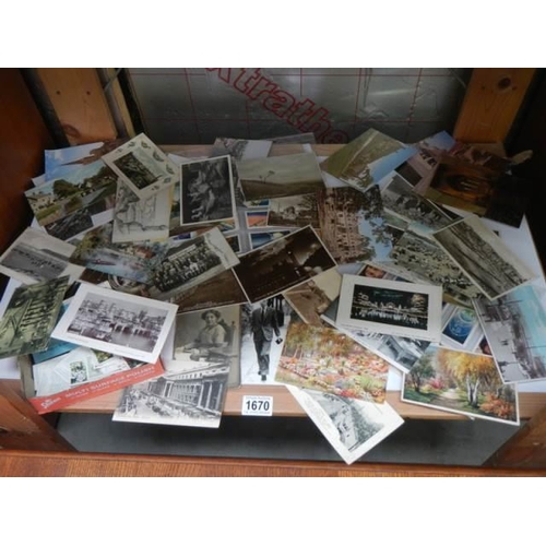 1670 - A quantity of old postcards.