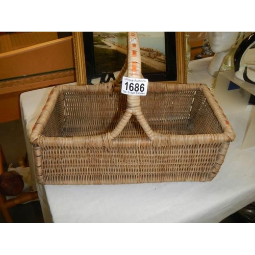 1686 - A good wicker basket.