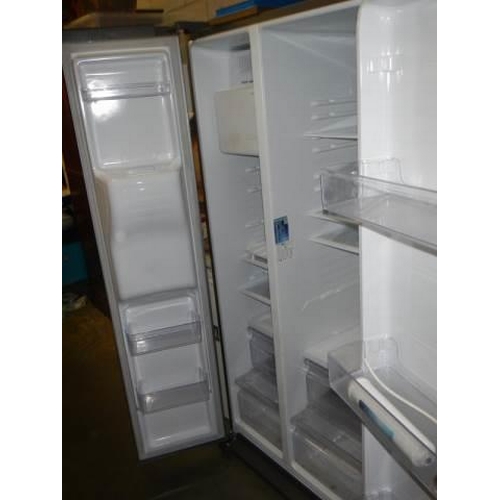 1721 - A Samsung two door American style fridge. COLLECT ONLY.