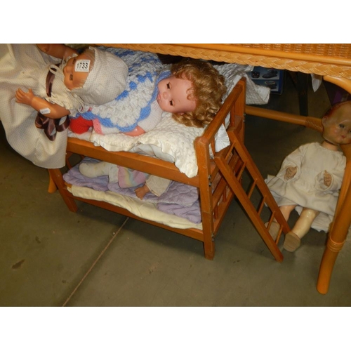 1733 - A quantity of mid 20th century Dolls & a pair of Dolls bunk beds