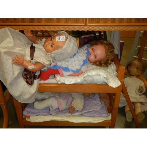 1733 - A quantity of mid 20th century Dolls & a pair of Dolls bunk beds