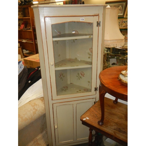 1736 - A painted & glazed corner unit