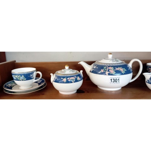 1301 - A Wedgwood 2 setting blue Siam tea set (10 pieces). COLLECT ONLY.