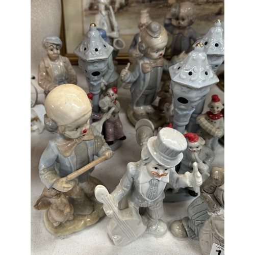 1505 - A mixed lot of clown figures.