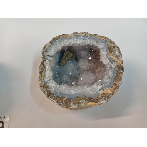 1279 - 2 pieces of agate geode (Originally one piece)