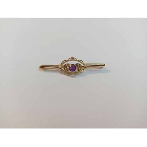 1025 - A yellow gold bar brooch with pearl seed & amethyst decoration 3.32gms & A 9ct gold bar brooch with ... 