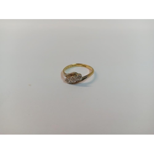 1029 - An 18ct gold platinum ring. 2.78g