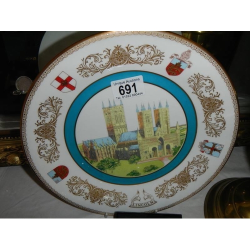 691 - An Aynsley Lincoln Cathedral 900th anniversary collector's plate.