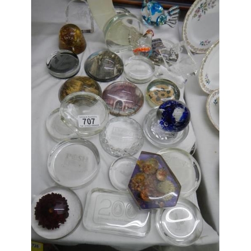 707 - A large quantity of glass and souvenir paperweights.