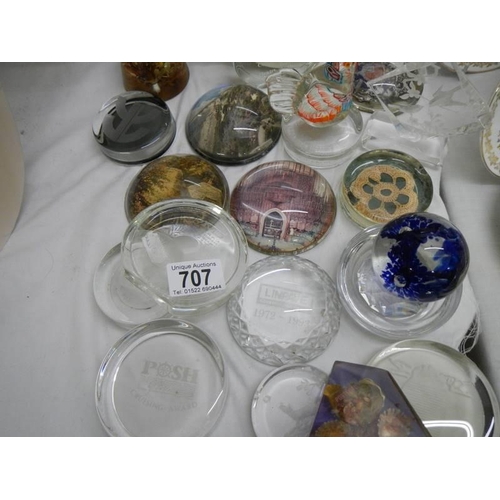 707 - A large quantity of glass and souvenir paperweights.