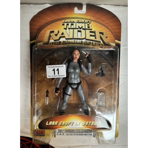 11 - 3 Tomb Raider Lara Croft figures in blister packs as new and 2 loose figures