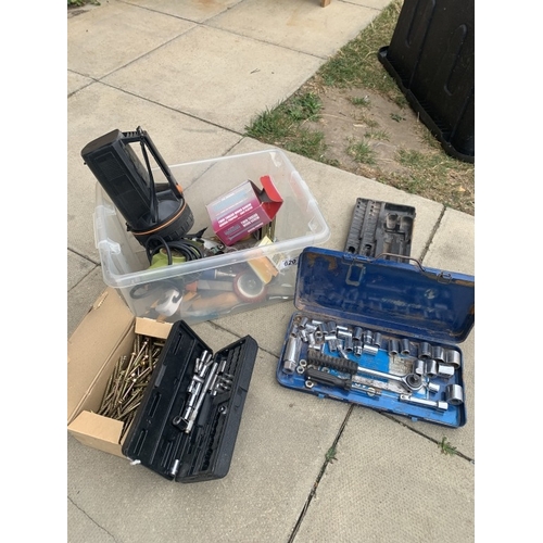 620 - A box of assorted tools, screws etc