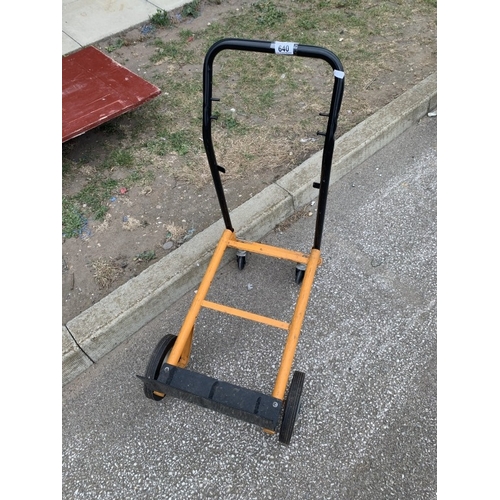 640 - An adjustable metal trolley