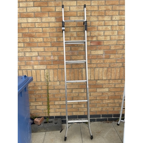 661 - A 3 way aluminium combination ladder