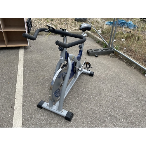 670 - A V-Fit exercise bike