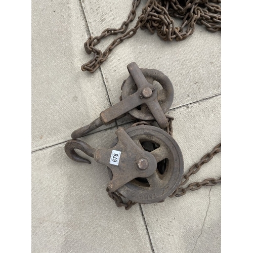 678 - A large metal chain with hook & pulley