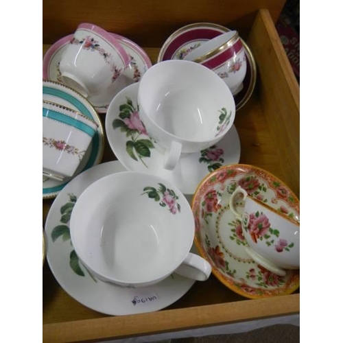 916 - Twelve vintage tea cups and saucers. COLLECT ONLY.