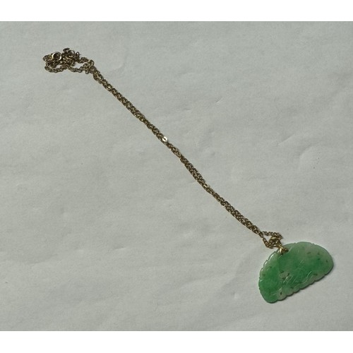 1019 - A 9ct gold chain with jade/jadeite pendant - total weight 6.8gms, approximate weight of gold 2gms, s... 