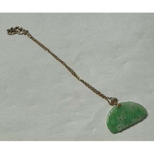 1019 - A 9ct gold chain with jade/jadeite pendant - total weight 6.8gms, approximate weight of gold 2gms, s... 