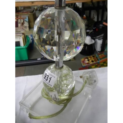 931 - A good quality acrylic table lamp.