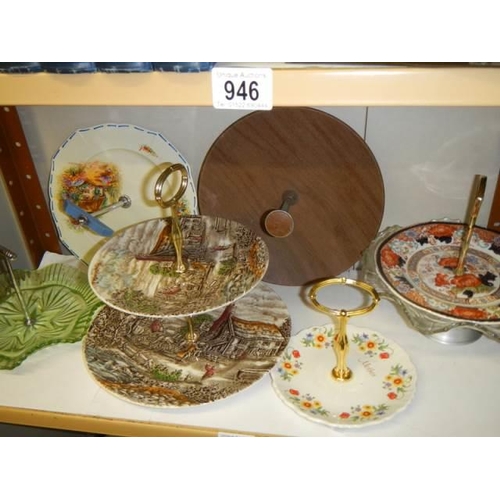 947 - A mixed lot of cake stands.