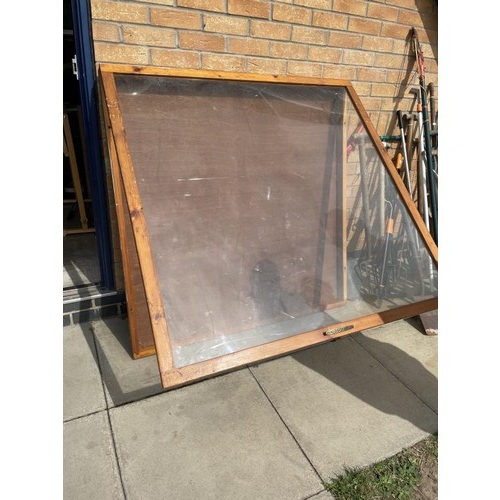 673 - Wooden display case
Glass fronted
4ft Square