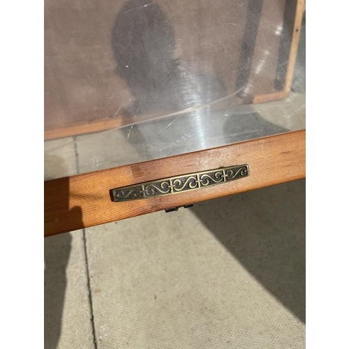 673 - Wooden display case
Glass fronted
4ft Square