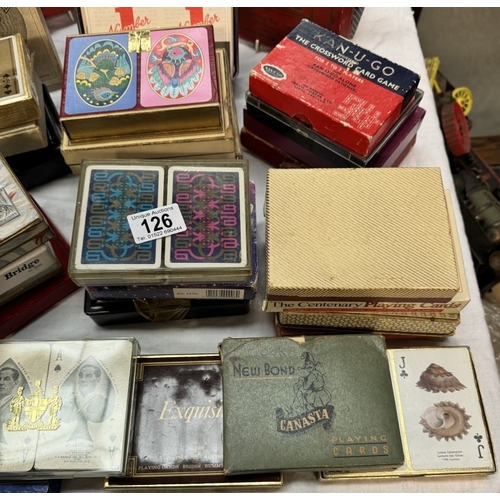 126 - A good collection of vintage card games & cards including Pit, Khan Hoo, Kan-U-Go etc