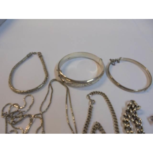 1040 - A mixed lot of silver jewellery including chains, ingots etc., (in excess of 150 grams).