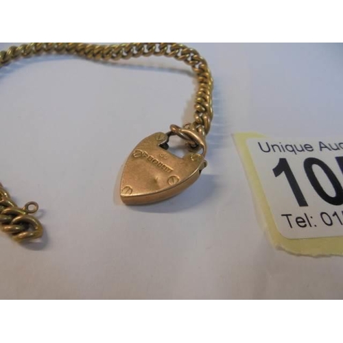 1059 - A 9ct gold bracelet with padlock, 6.9 grams.