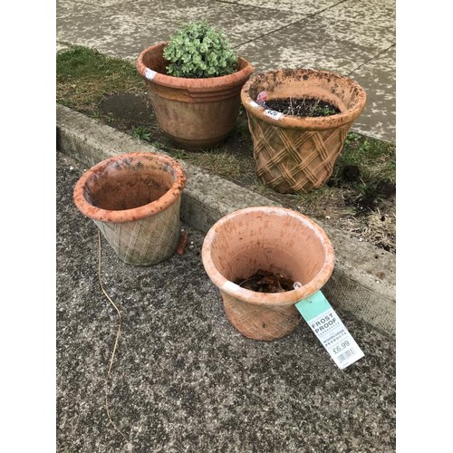 626 - 4 Assorted terracotta pots, one has damage to rim