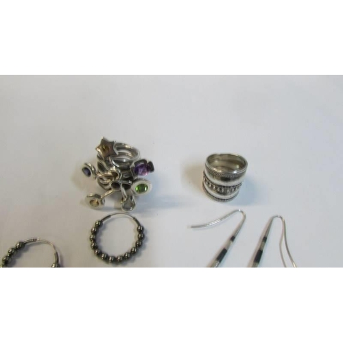 1091 - Two white metal rings and four pairs of earrings, (possibly silver but not marked).