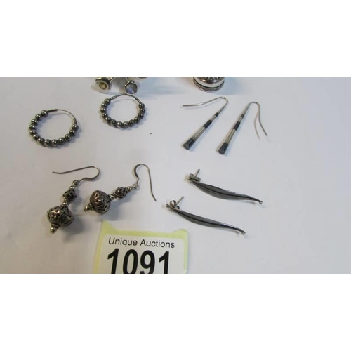 1091 - Two white metal rings and four pairs of earrings, (possibly silver but not marked).