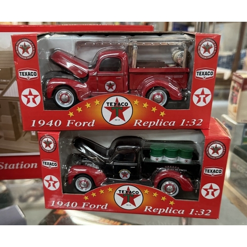 170 - A Texaco Old Timer collection 1/32 scale service station & 4 1940 Fords