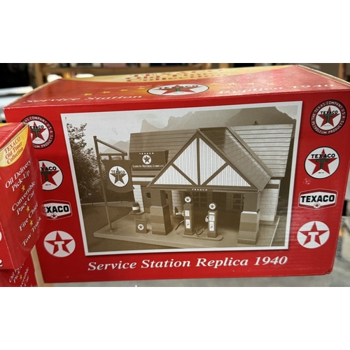 170 - A Texaco Old Timer collection 1/32 scale service station & 4 1940 Fords