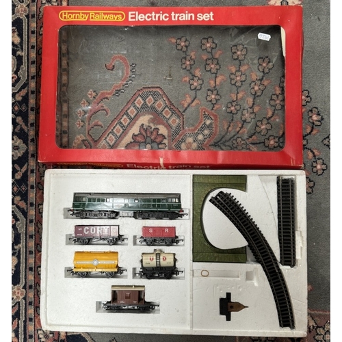 213 - A good lot of Hornby, Dublo & Triang railway including EDP2 Duchess Of Athall 3 rail passenger set, ... 