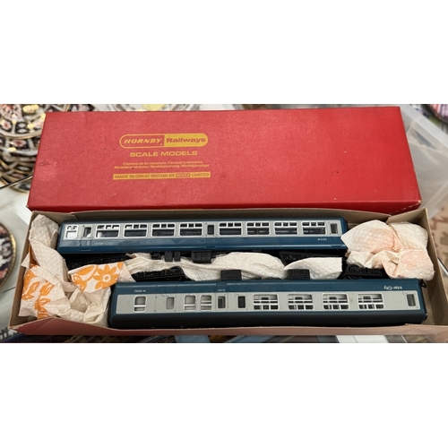 213 - A good lot of Hornby, Dublo & Triang railway including EDP2 Duchess Of Athall 3 rail passenger set, ... 